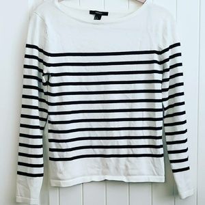 FOREVER21 BLACK AND WHITE  STRIPED SWEATER